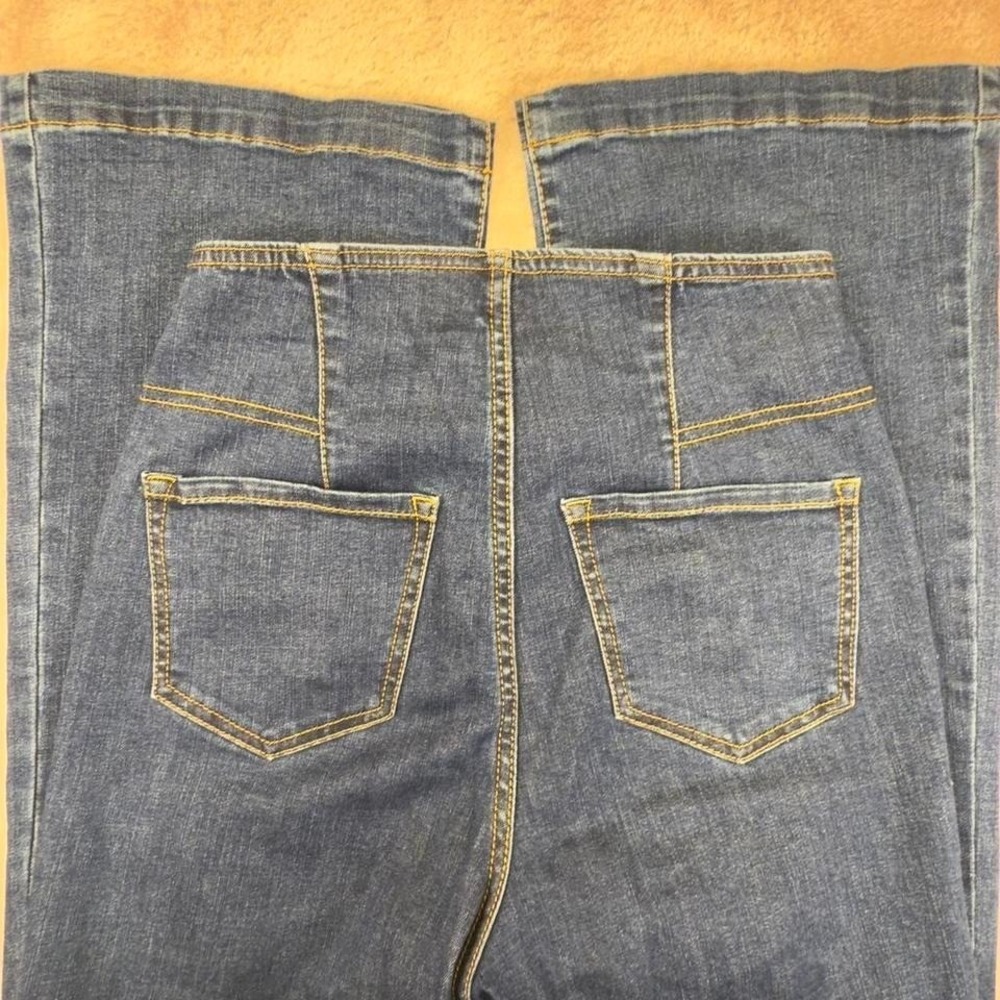 High rise Y2K inspired medium wash flare jeans - Picture 6 of 8